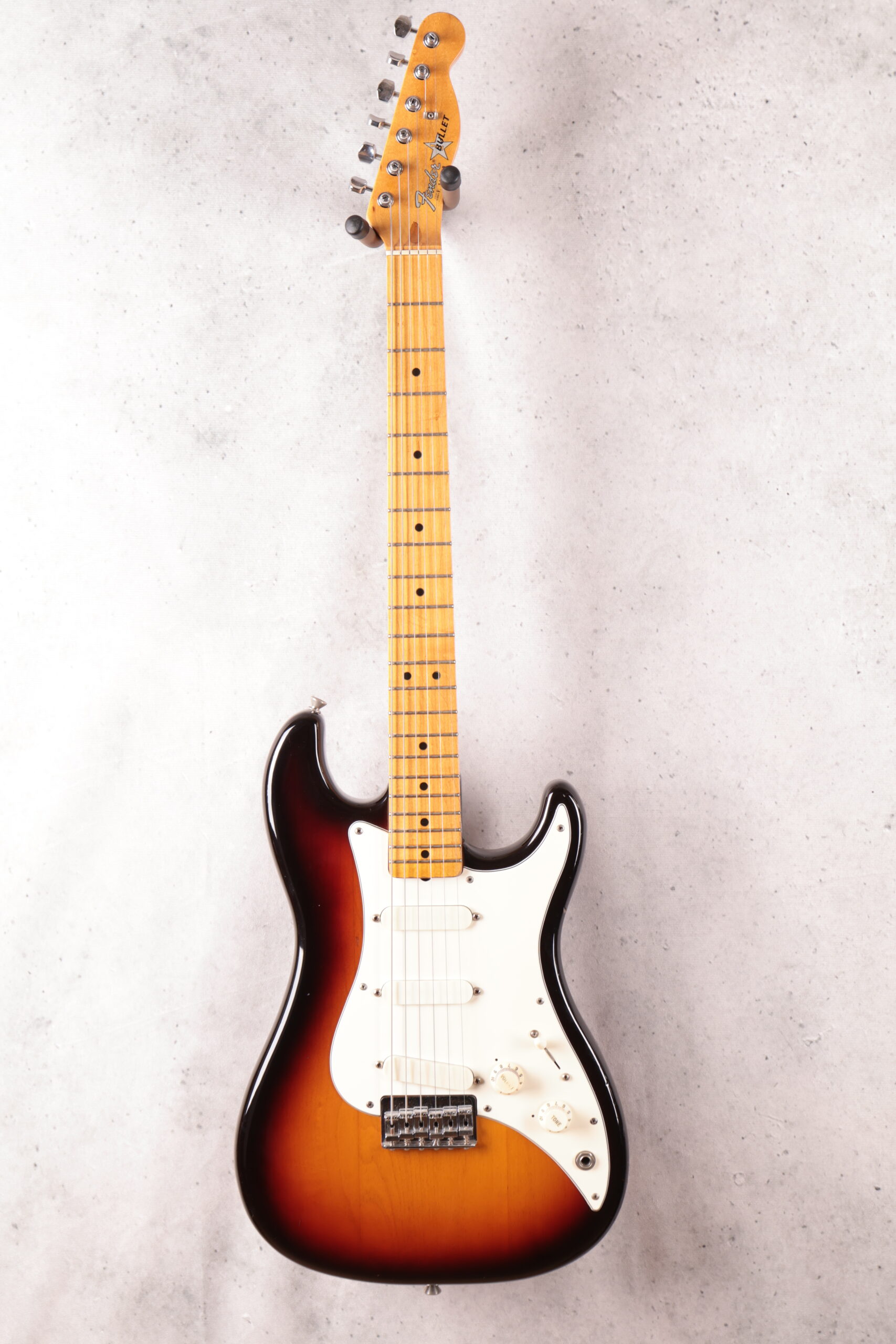 IMG_1414 Fender Bullet S-3 1982 USA Sunburst - Image 1