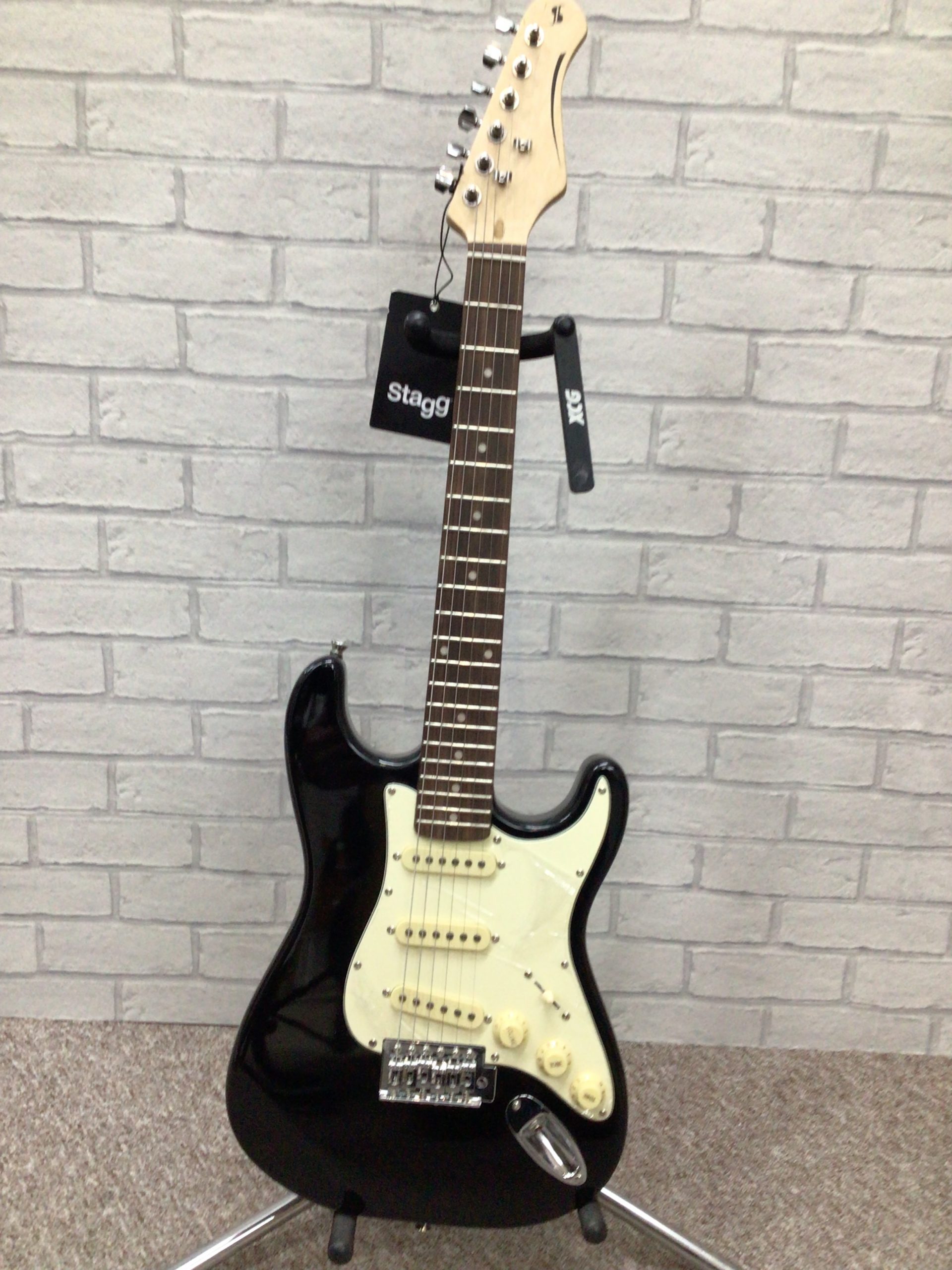 IMG_8290 Stagg SES-30 BK 3/4 Guitar 2021 - Image 1