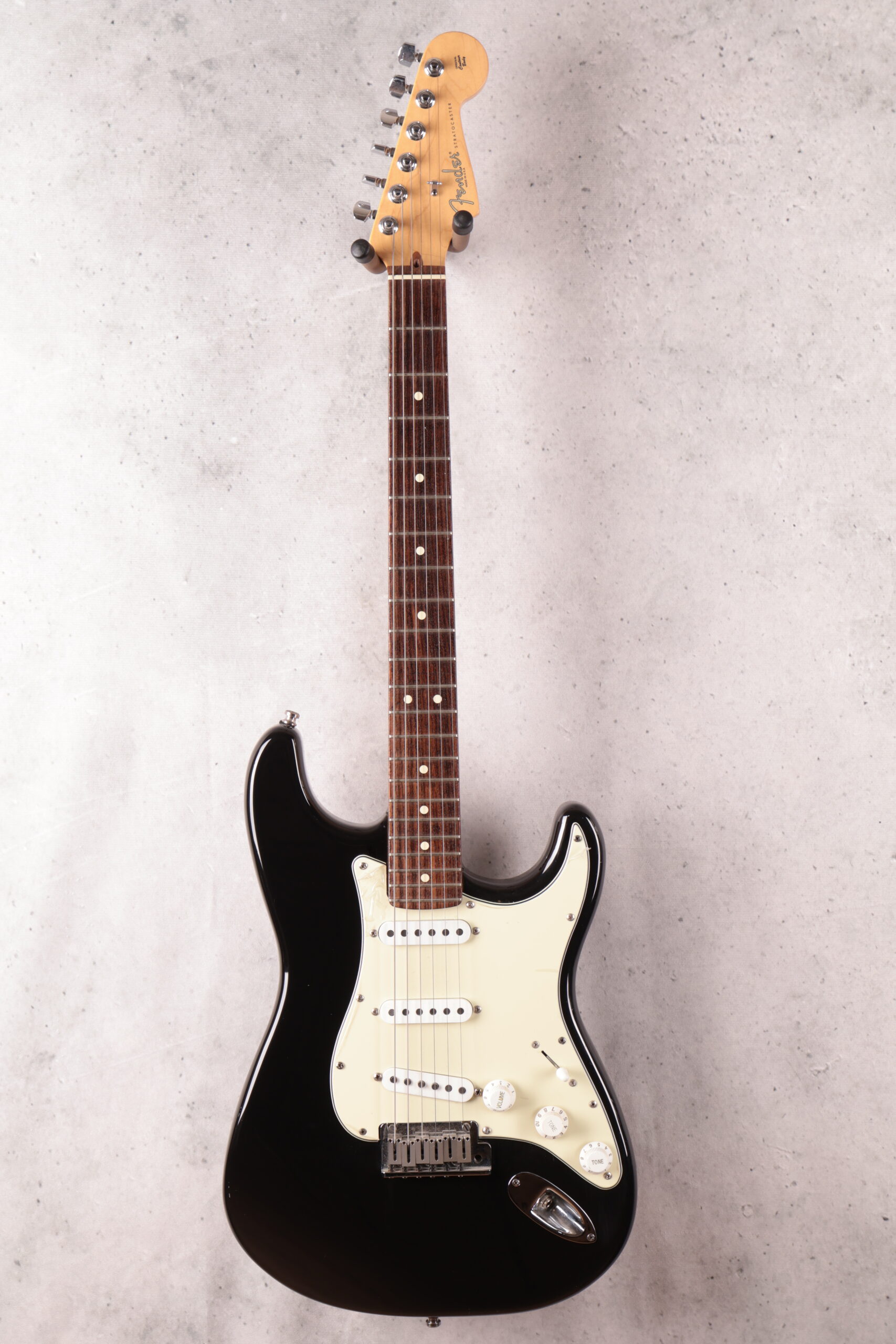 Fender American Standard Stratocaster(2002)-black Review - Old Hat