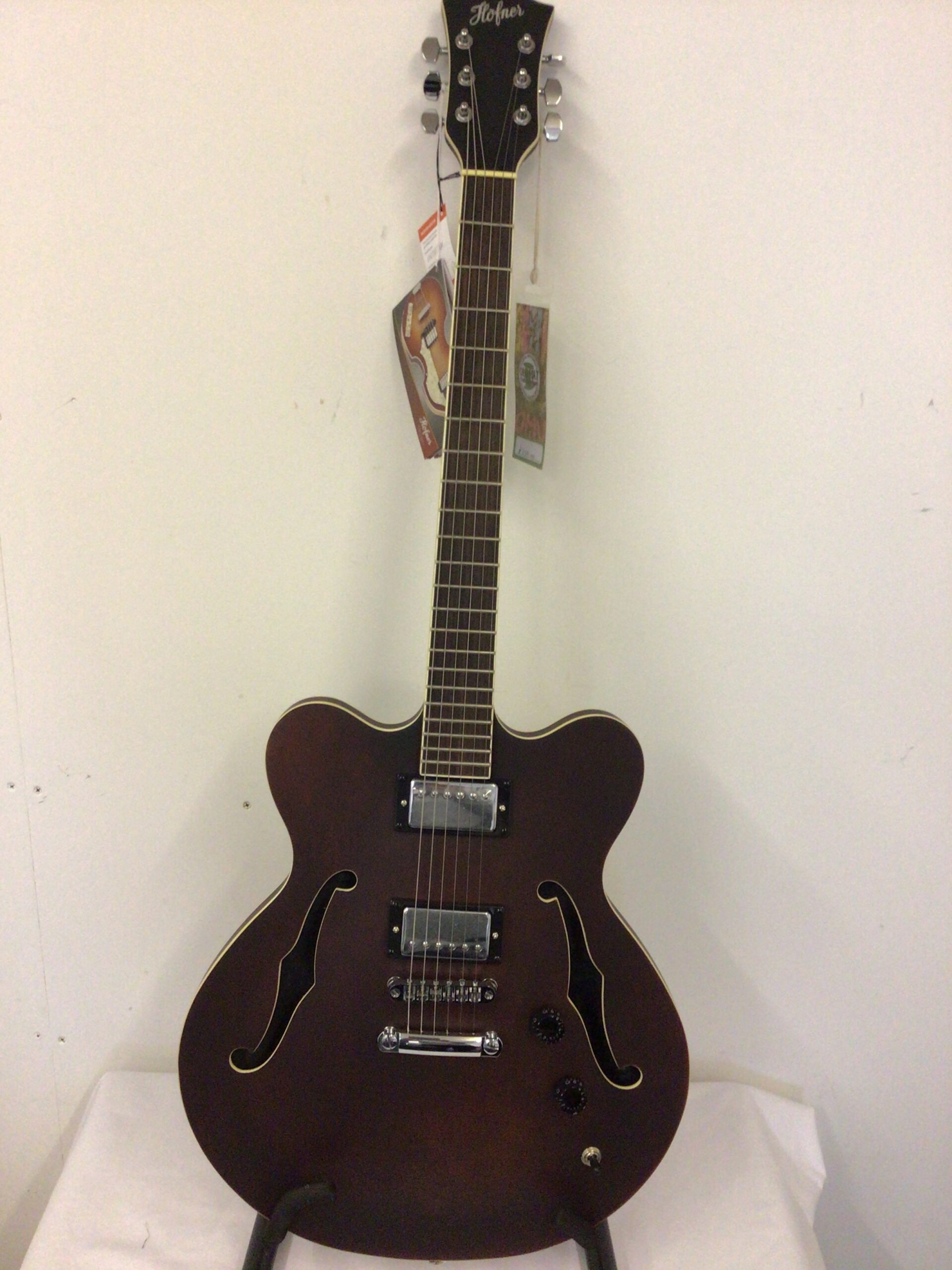 image HIVTHBKUK Hofner very thin 2025 - Image 1