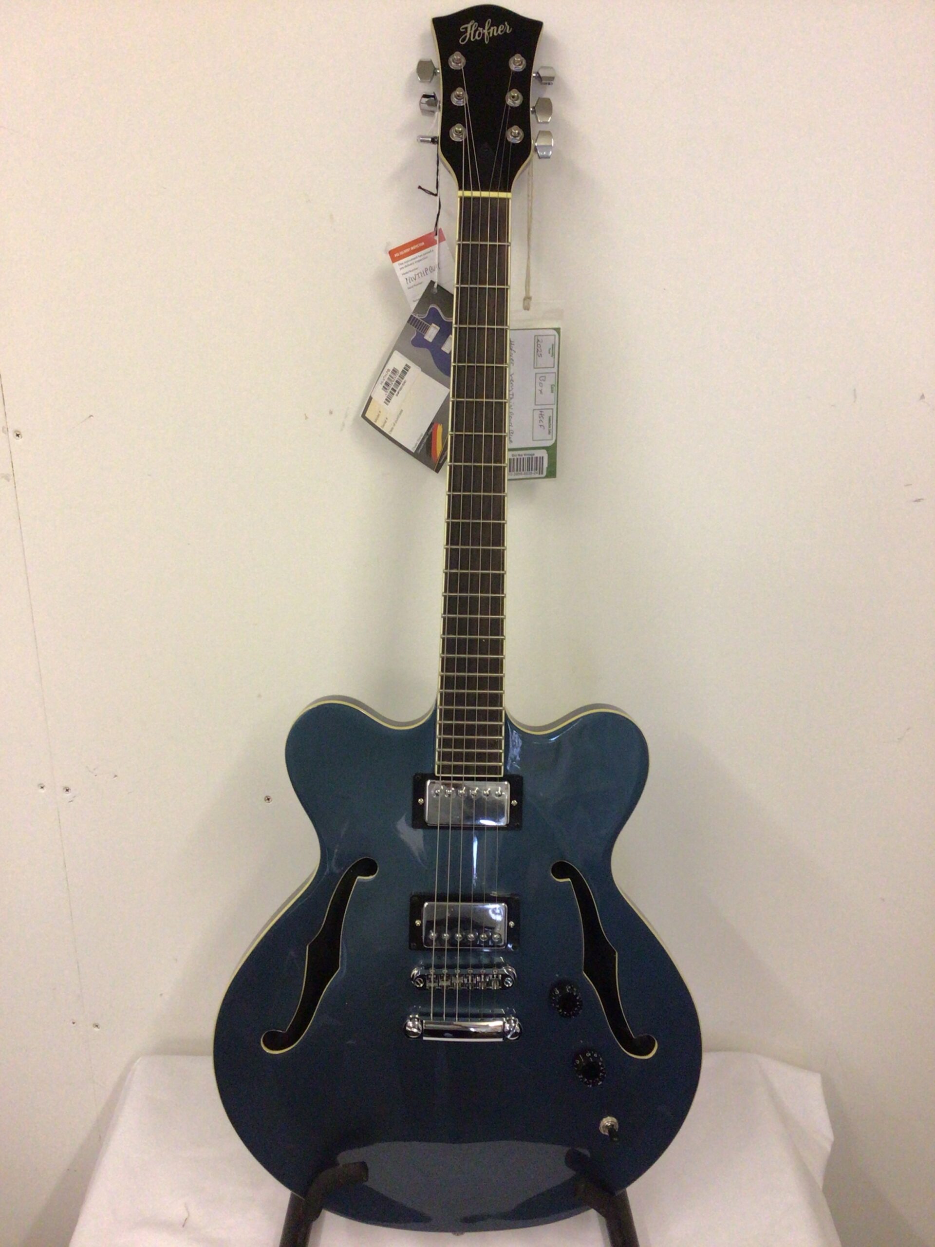 image HIVTHPBUK Hofner very thin PEARL BLUE 2025 - Image 1
